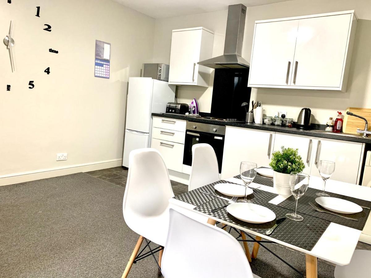 Free, Large Car Park Apartment Wakefield Eksteriør bilde