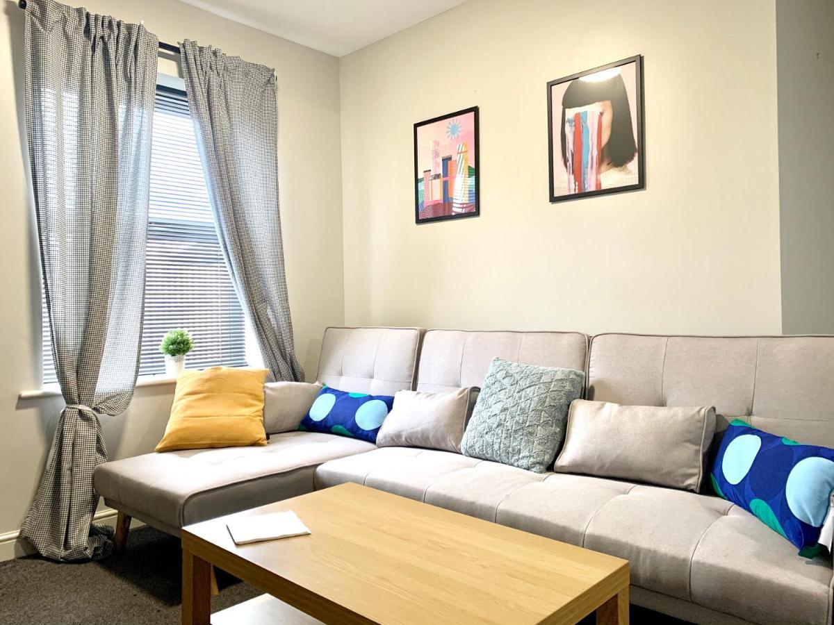 Free, Large Car Park Apartment Wakefield Eksteriør bilde